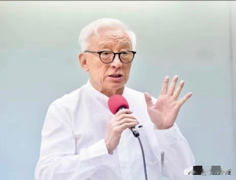 曹兴诚今（8日）在脸书发文妄称，“中国”两字曾经出现在西周时期铸造的青铜器“何尊