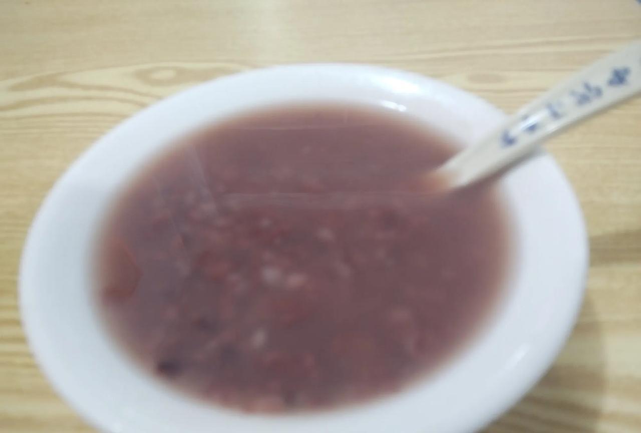 昨天化疗，老婆说：医生说要吃了防呕吐的药，否则晚上还会呕吐。我估计老婆是骗我的