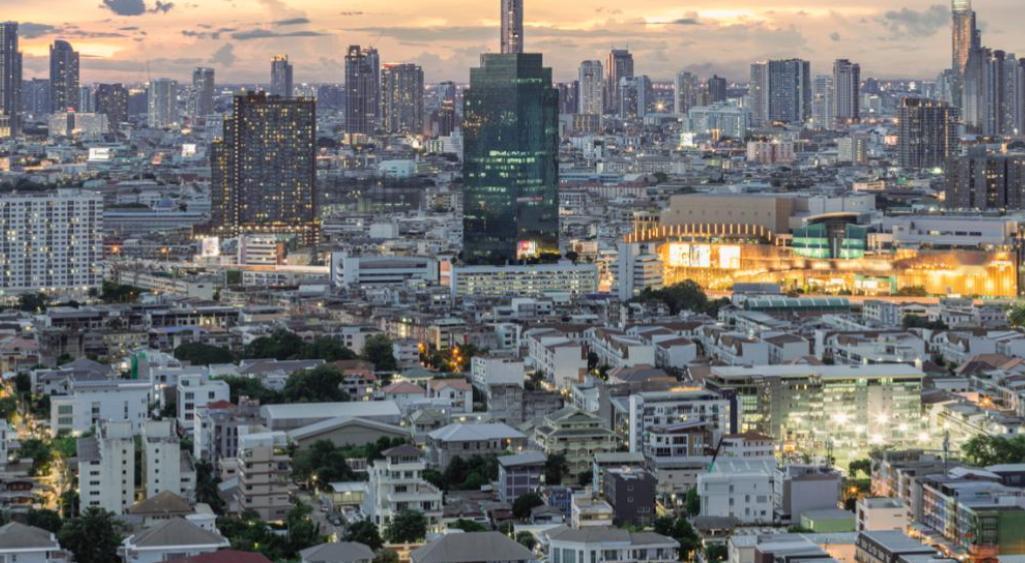 提到印度，很多人会想到孟买。在不少印度人眼里，孟买是能比肩上海的存在，甚至有印度