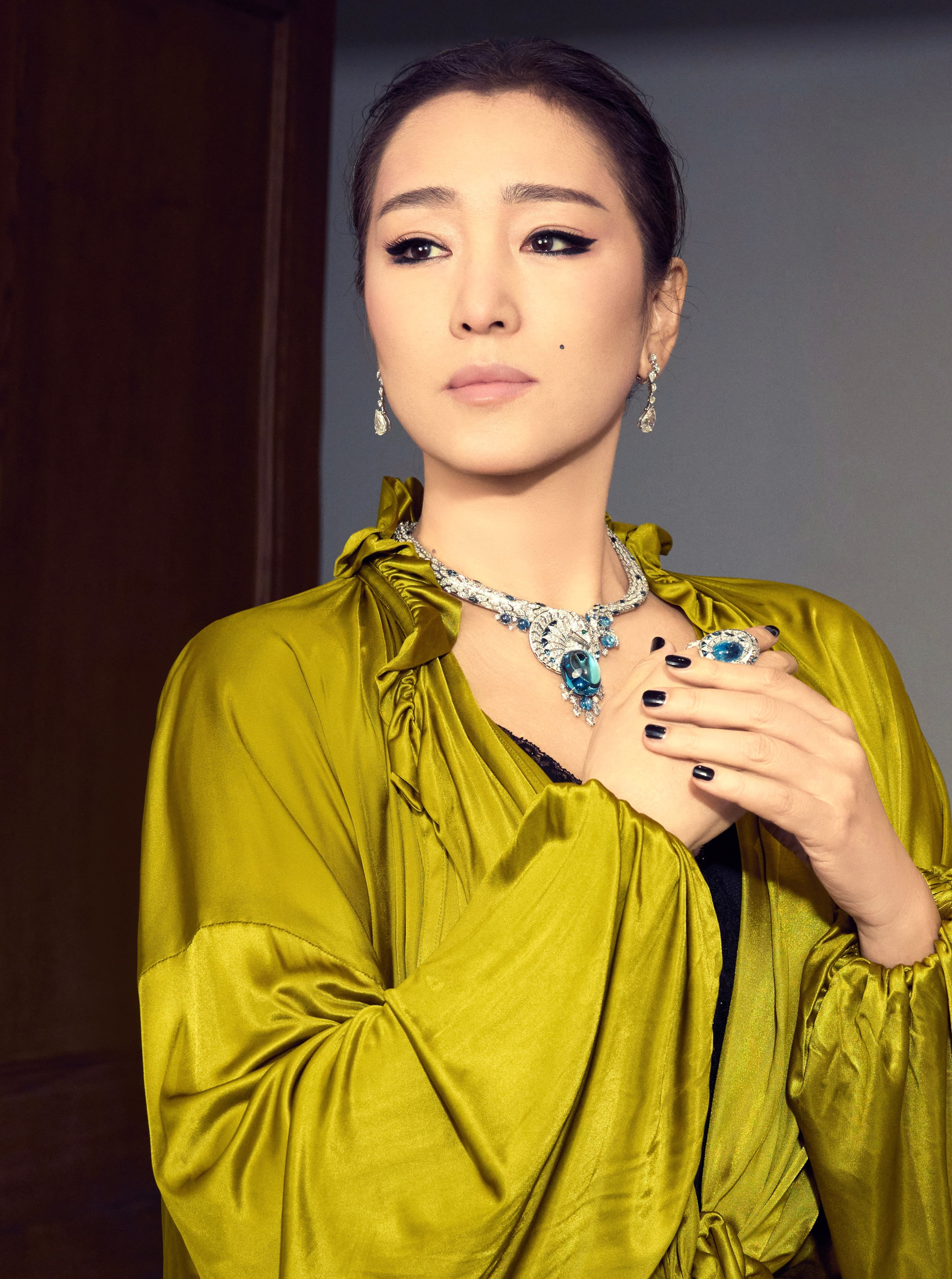 作为华语影坛的殿堂级女演员，巩俐几乎很少参加公开活动。当然，她是不会错过每年的卡