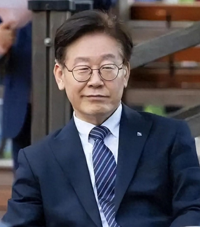 尹锡悦在监狱里病情危急，尹锡悦被关进监狱是因为他私自发布了紧急戒严令。而