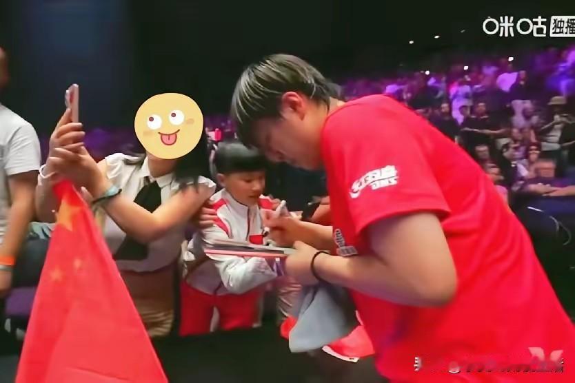 蒙彼利埃唯一感动我的，是王艺迪对阵张本美和时赛场上的举着国旗的一抹红。当现场观众