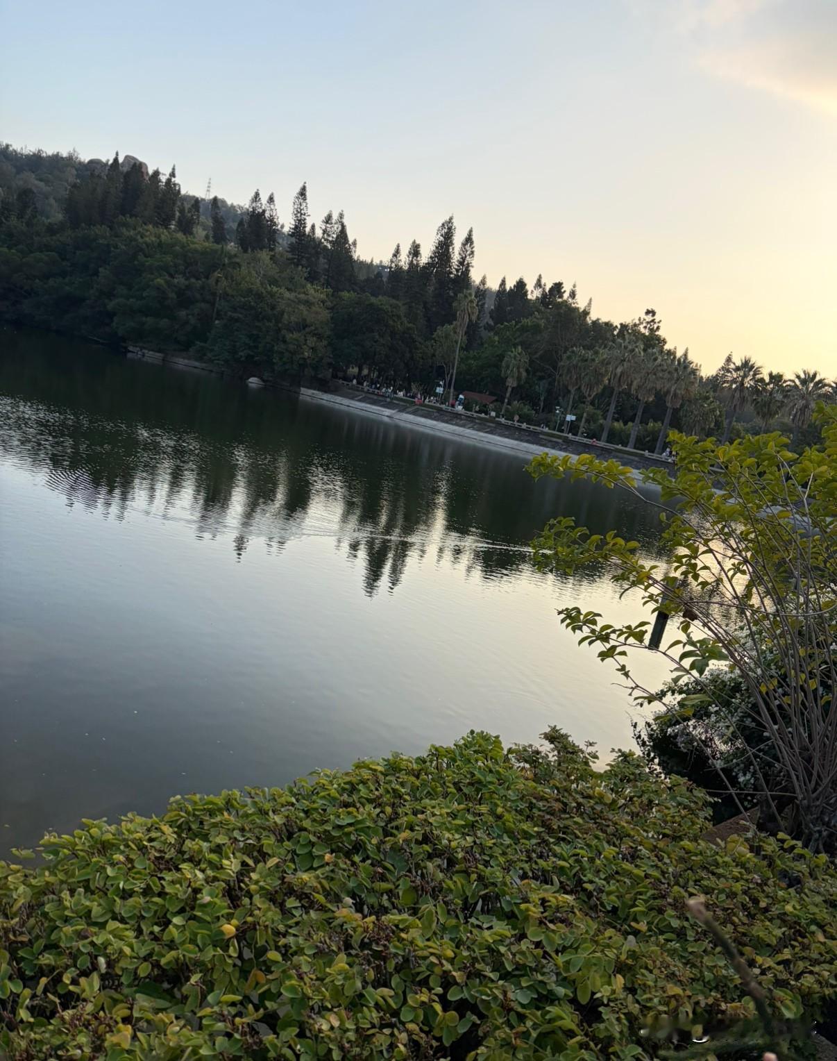 一位100岁老人说：“我能够活到100岁，不是靠剧烈运动，也不是靠睡觉，而是靠