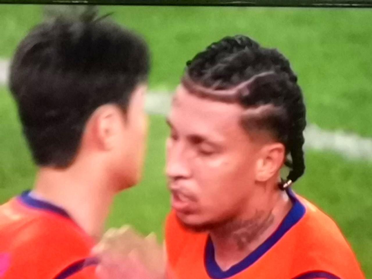 泰山队主场闷平海港，克雷桑是真尽力了，可教练组这换人确实让人看不懂。开场