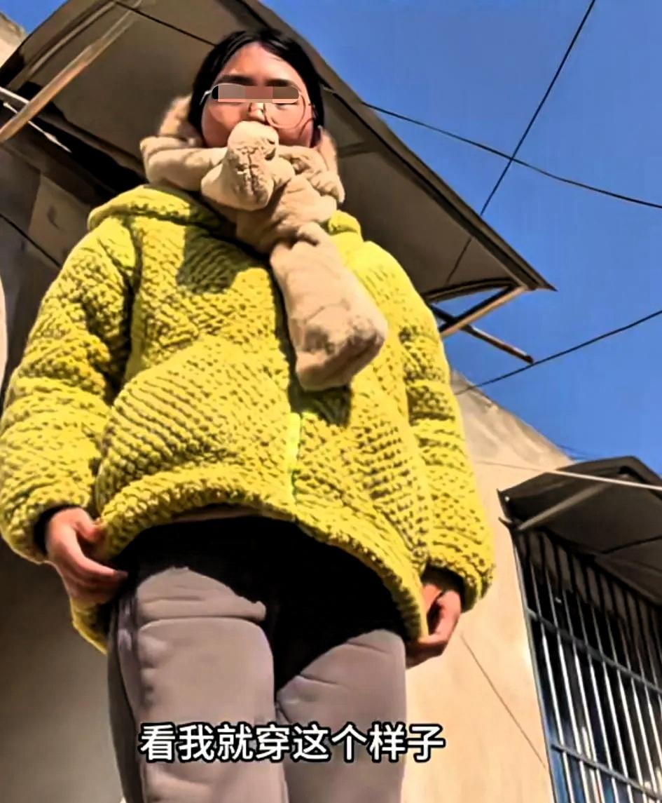 一姑娘拍视频吐槽说：现在有的男人是真饿了，饥不择食。说她来自农村，长相和身材