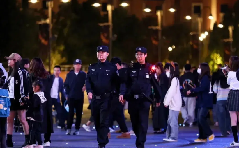 近期公安局招考辅警出现一个小爆发期，不少地区发布公告，总结如下：1.西藏自治