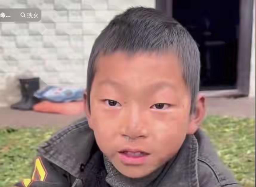 太苦了！9岁男孩父母相继服毒去世，相依为命的爷爷不久也走了。这个小小的生命，在短