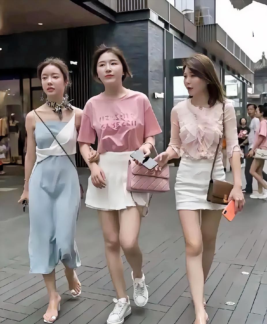 三个人谁最漂亮?如果让你选一个当女朋友,你会选谁?