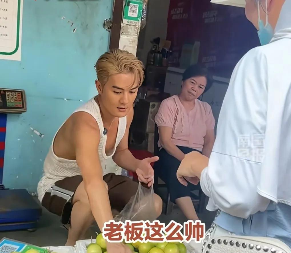 怎么回事？吴克群是想定居我们广西了吗？上次在南宁用100元买了一条街的水果，
