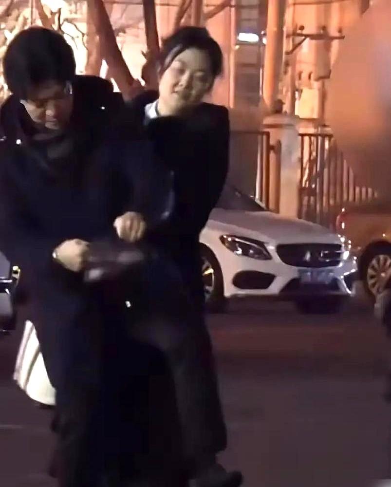 身家过亿，清华学霸夫妻俩，在北京租房二十多年。钱呢？李健全拿去买吉他了。他老