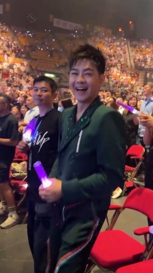 林志颖惊喜助阵杜德伟演唱会，30年友情引回忆杀杜德伟红馆演唱会首场，林志颖