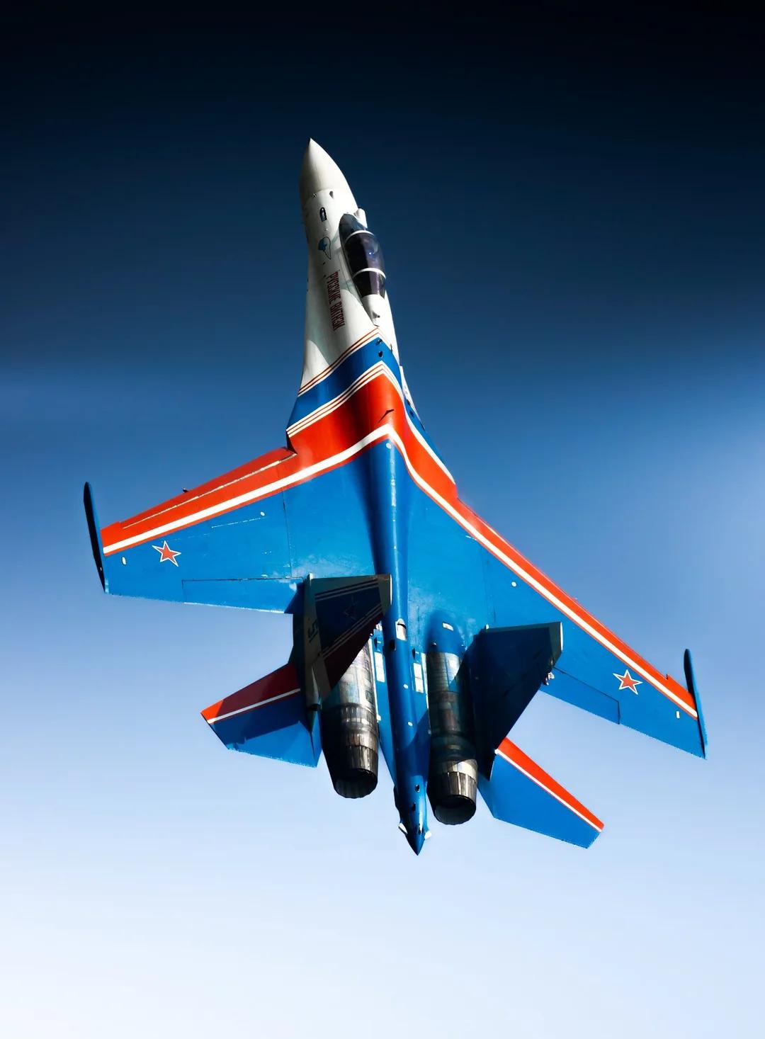 Su-35（壁纸）抛开技术不谈，单纯说美观，Su-35一定是漂亮的代表