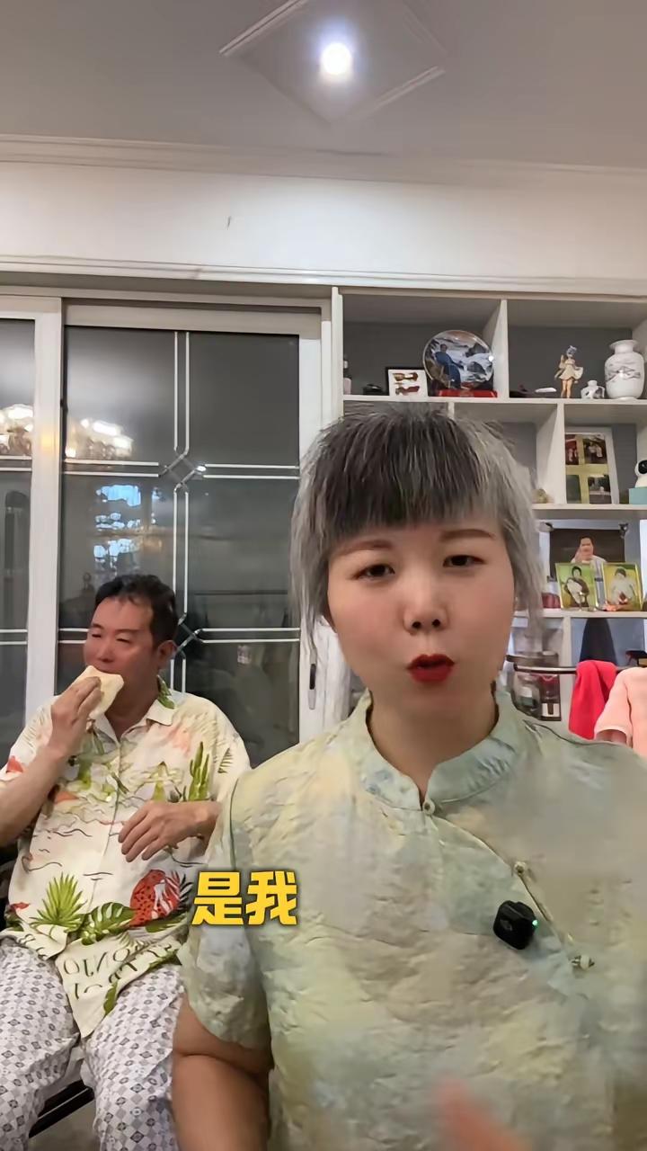 镜头前女子郑重澄清，网上很多人以为，家里如今的日子，全是丈夫一个人辛苦打拼出来的