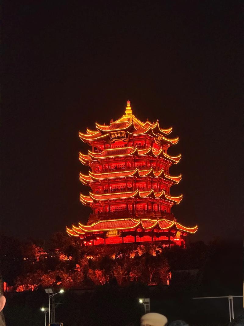 武汉作为中部地区充满活力的城市，还是湖北唯一的“新一线城市”。它的面积超广州、南