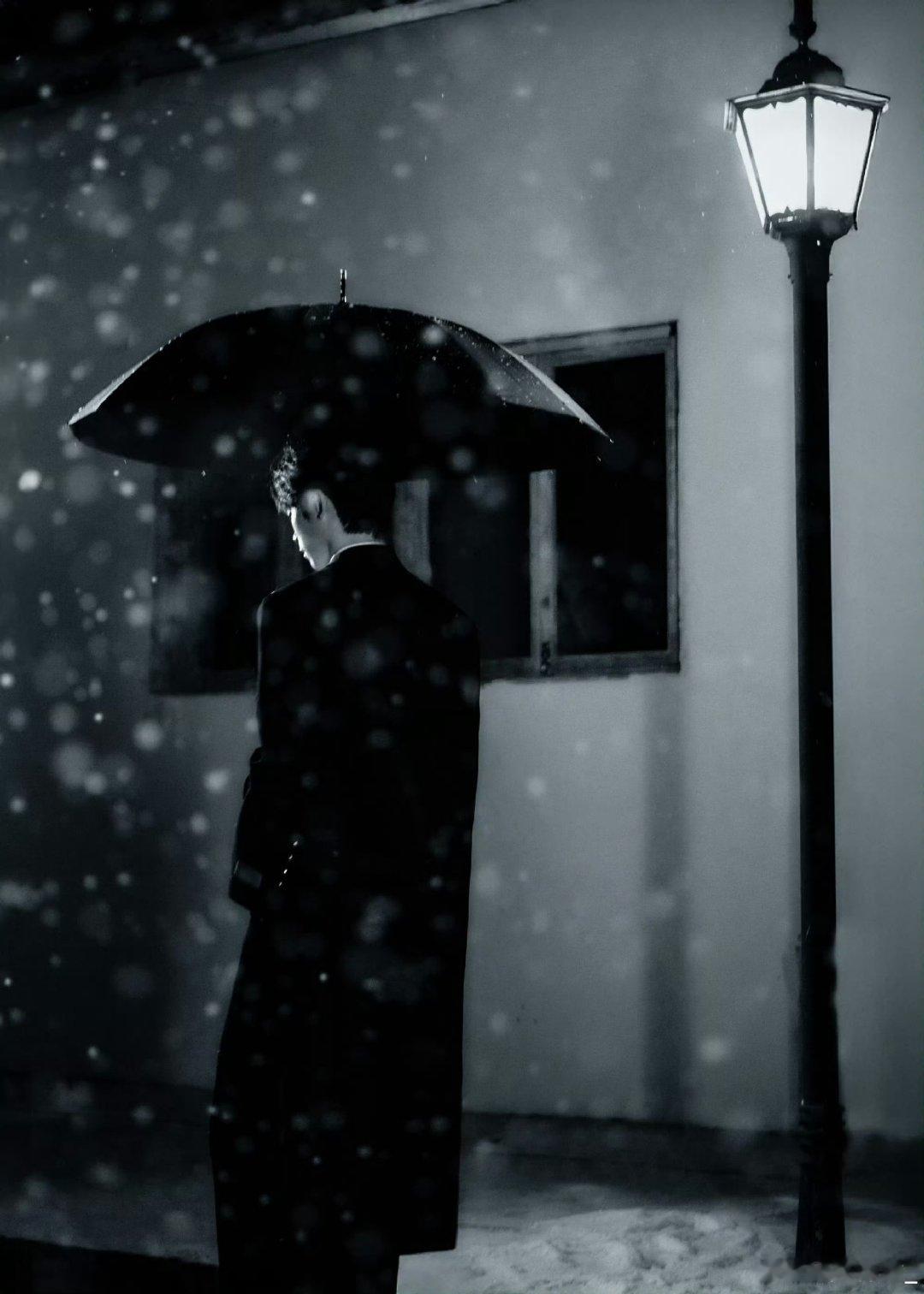 梓渝雪中撑伞大片梓渝雪中撑伞氛围感梓渝雪中撑伞大片