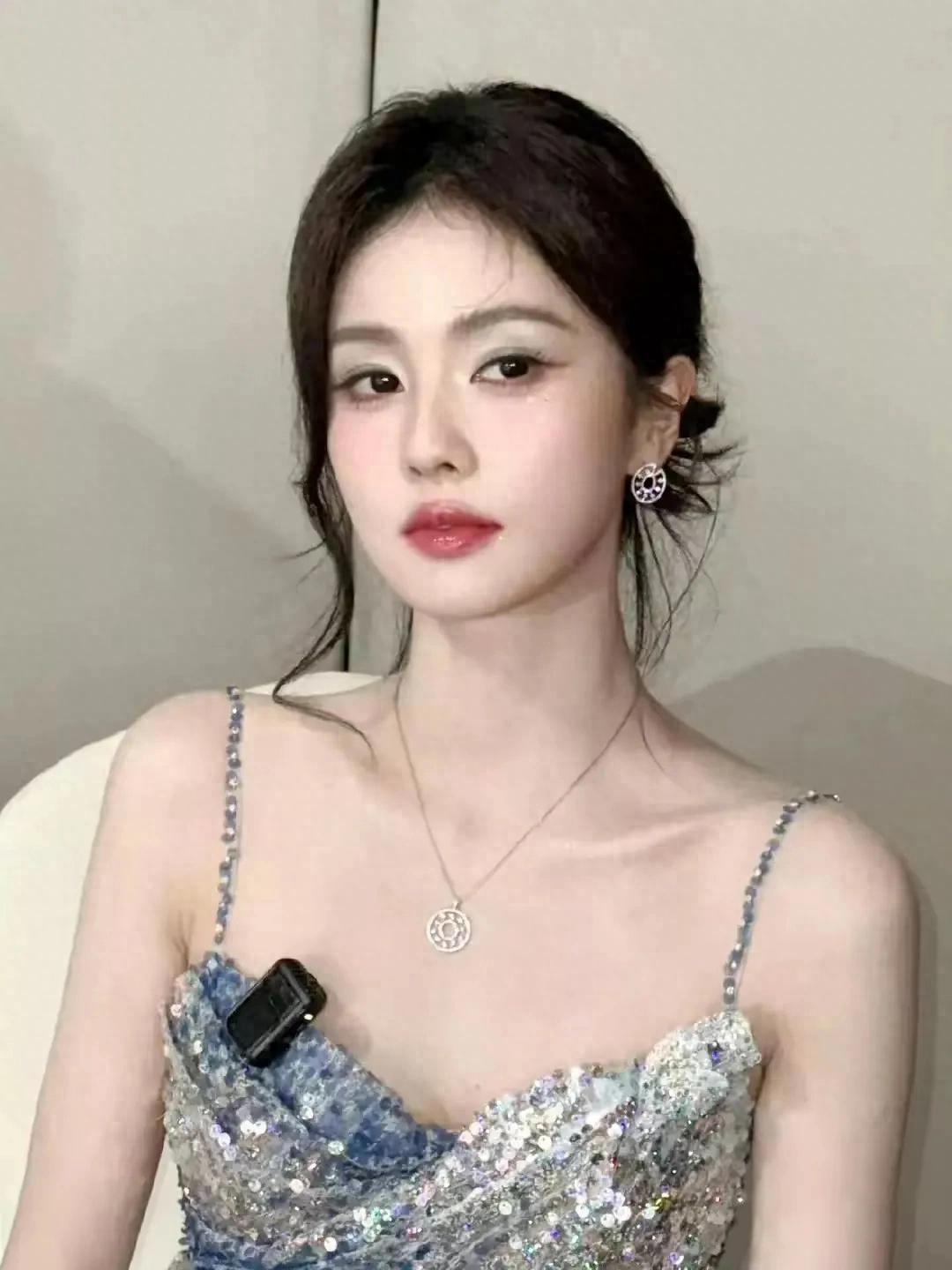 白鹿白开水妆您觉得怎样？