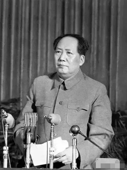为什么有一些人，在战争年代对毛主席无比崇拜，建国后却对他不满？因为毛主席没有让他
