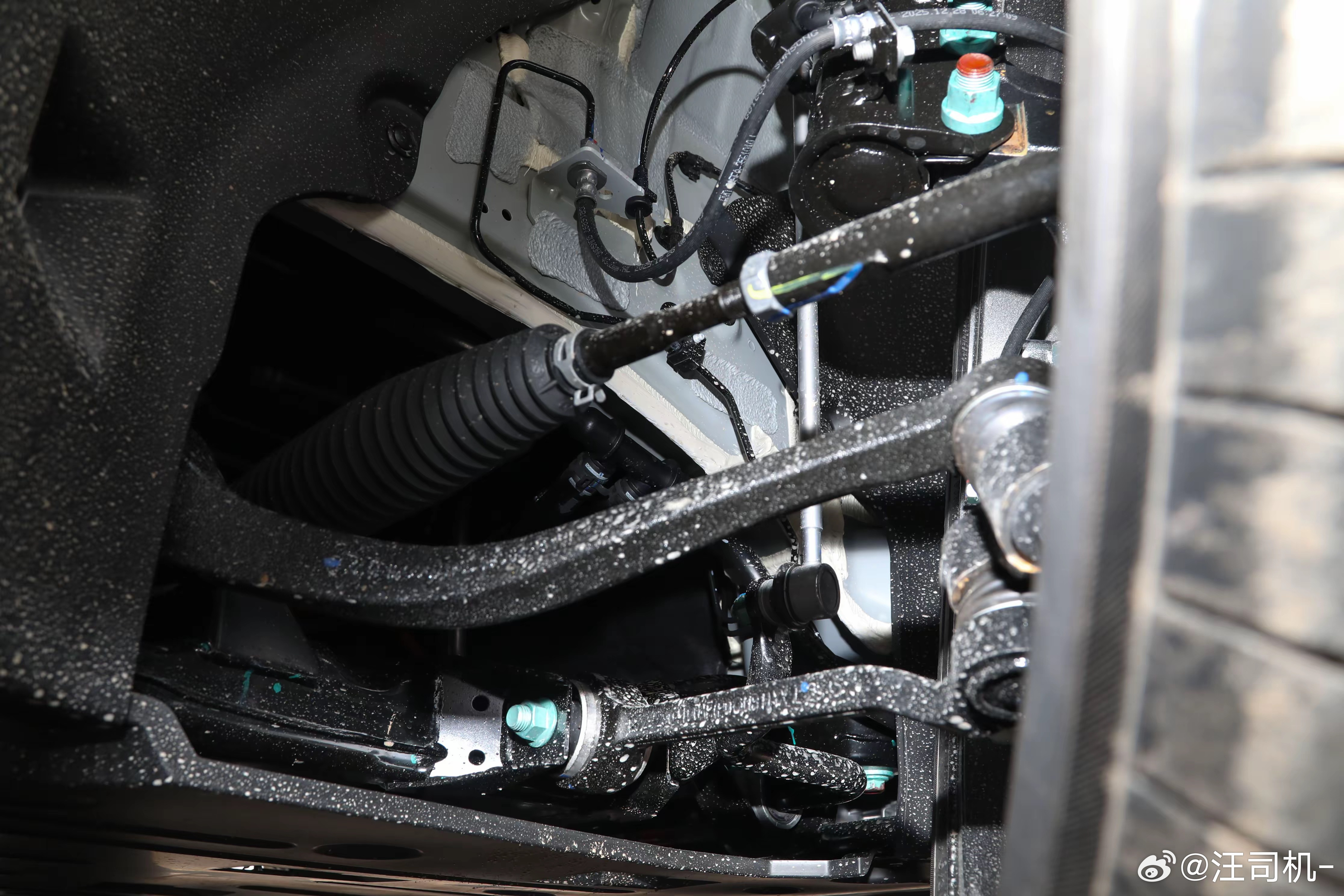 宋Ultraev还挺正经的，后驱，前双球节麦弗逊，后五连杆