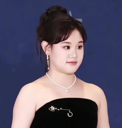 主持人问张家齐:“你有理财投资吗？”张家齐说:“没有，我的钱全在妈妈手里拿着。”
