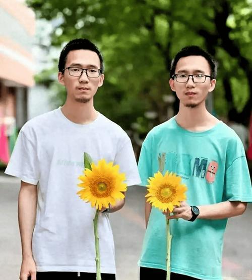 双胞胎相差1分被北大清华录取安徽太和一中双胞胎康祺睿、康祺智，高考一个698一个