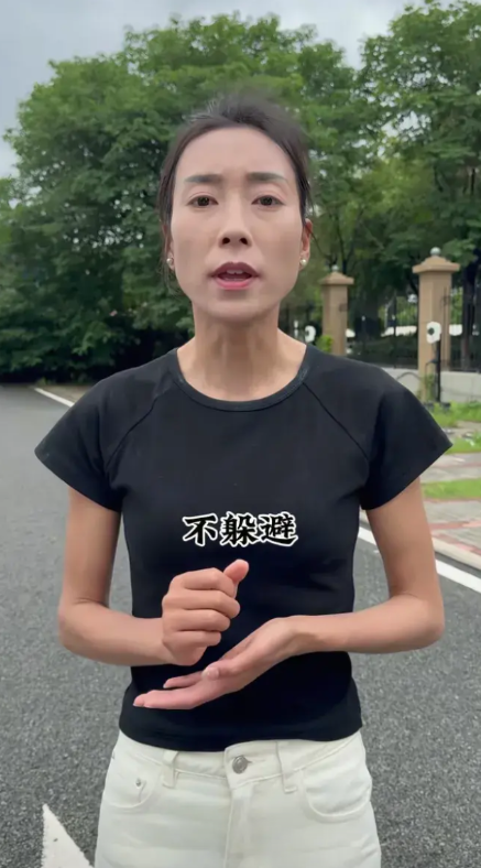 陕西省镇巴县唯一的一个大网红翻车了，可惜可惜！我们经常看到一个女孩子穿梭于山林