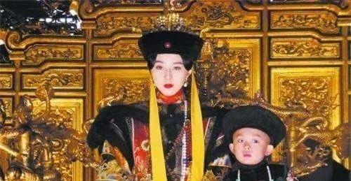溥仪真实笔迹：1959年12月，写的保证书。此刻的溥仪内心，想必已经完成了从末代