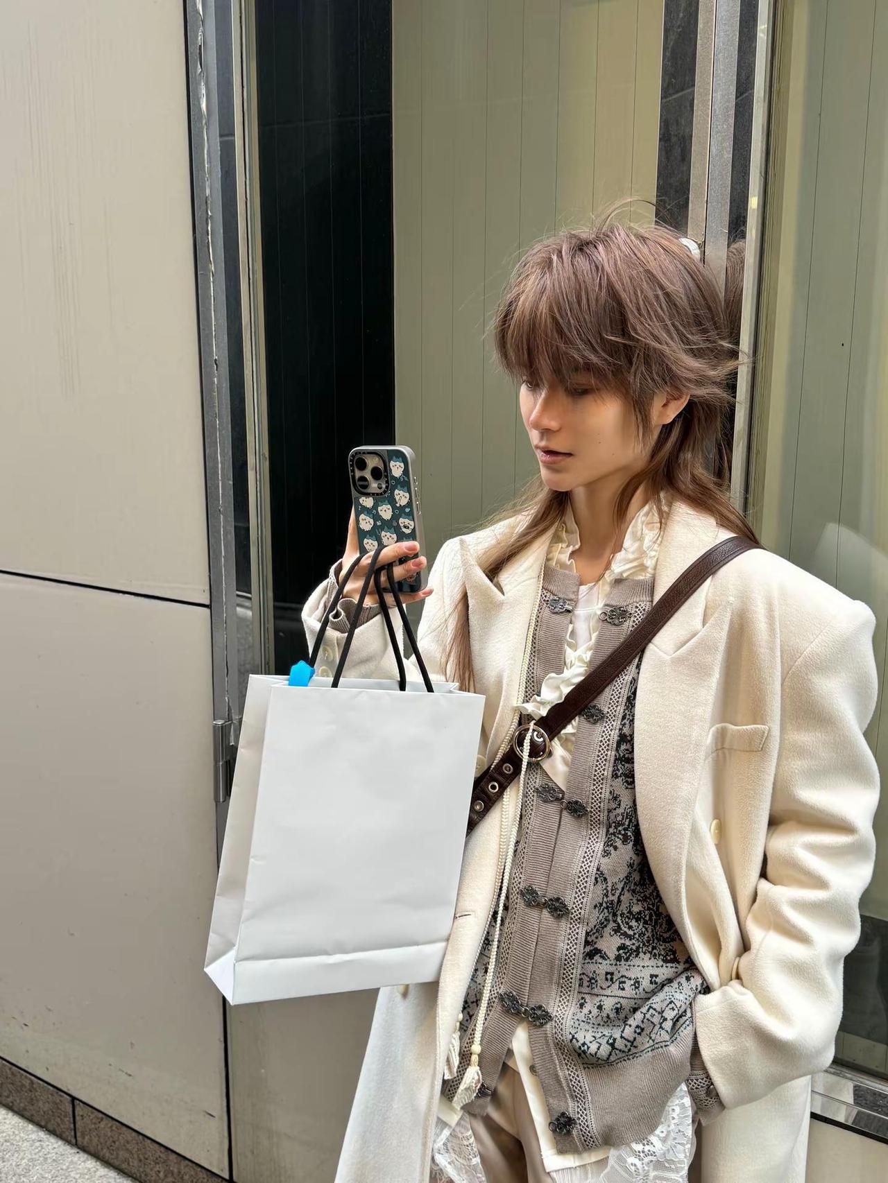 新发色开启的棕色原皮🤎🥥新发色今日穿搭look棕色系穿搭喜欢吃椰子