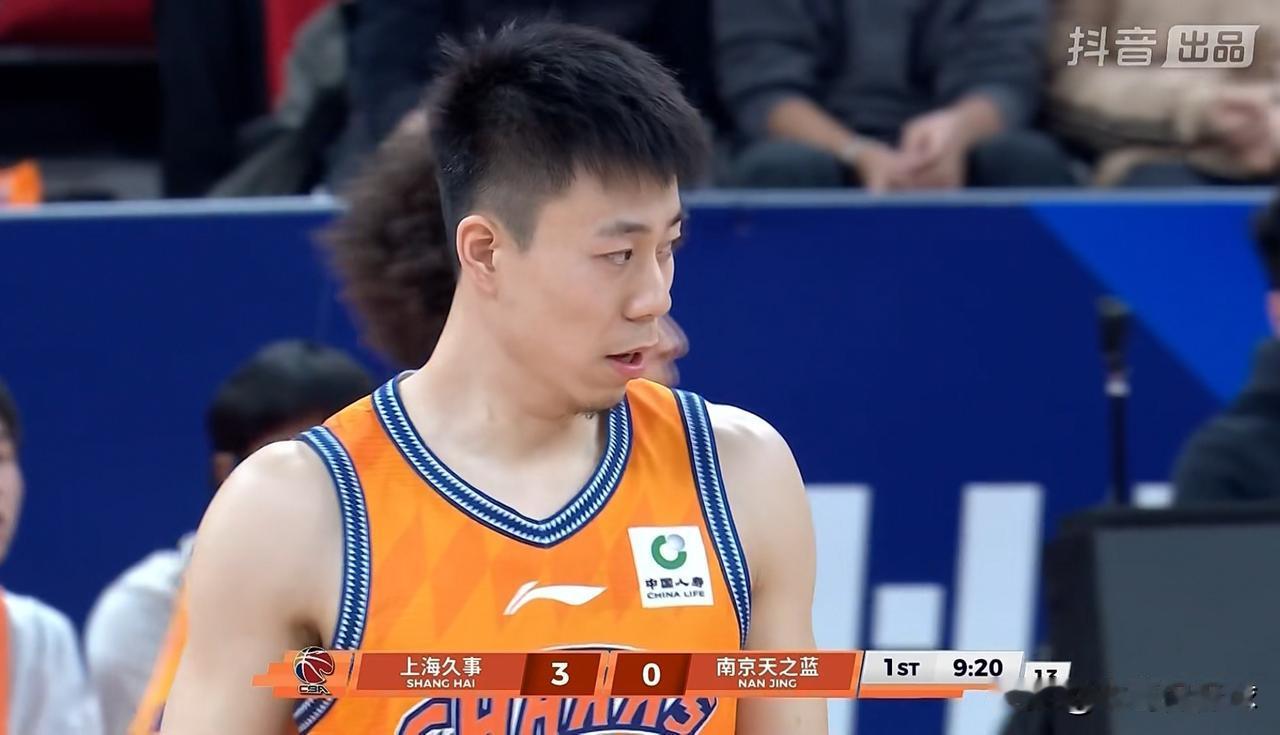 上海久事球星张镇麟的投篮终于靠谱了一回！在今天上海久事主场以114：80大胜南京