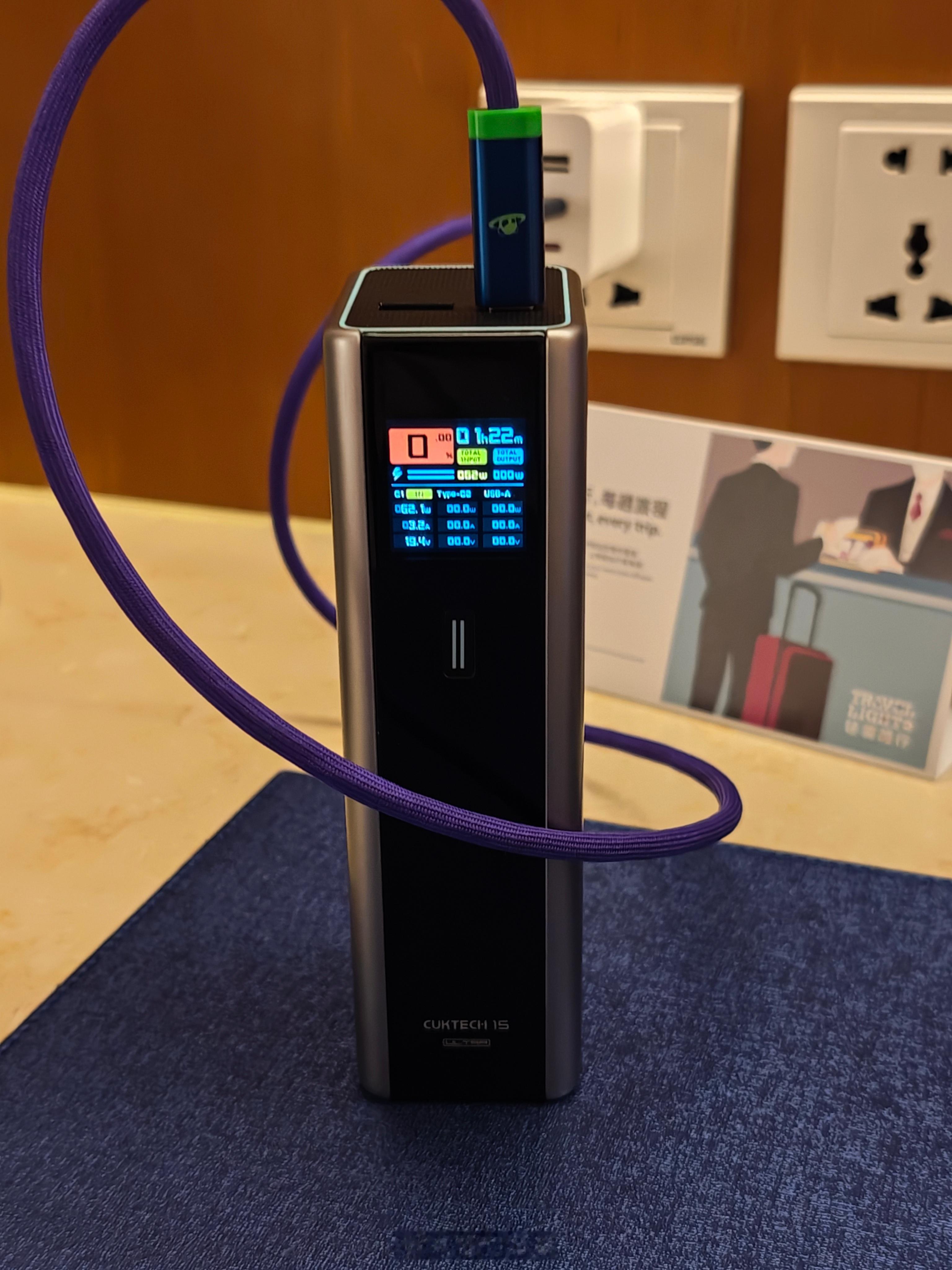 反转来的太快，充电宝被macbook榨干了最后一滴血[捂脸哭]这钱没白花。​