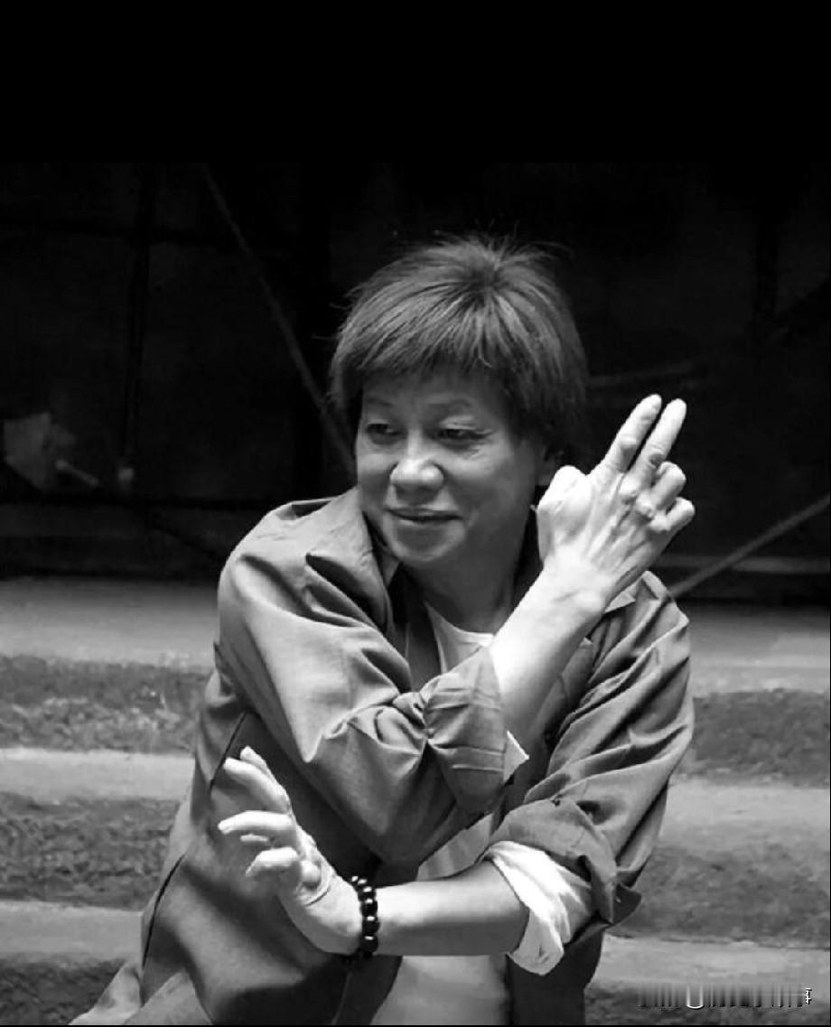 梁小龙晚年为什么会在内地定居？不查不知道，一查才明白，他居然如此有情怀。原来梁