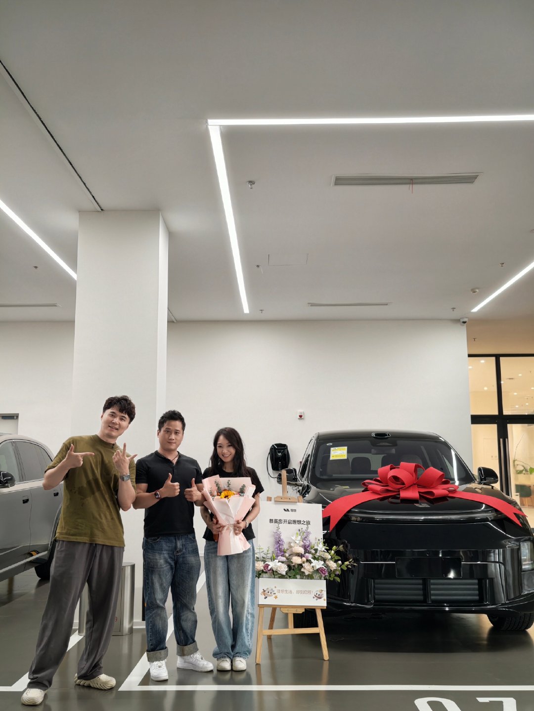 不要小看L8这个车型，它居然悄咪咪的干到30万以上5座SUV市场前三了。今天又陪粉丝提了一辆Livi