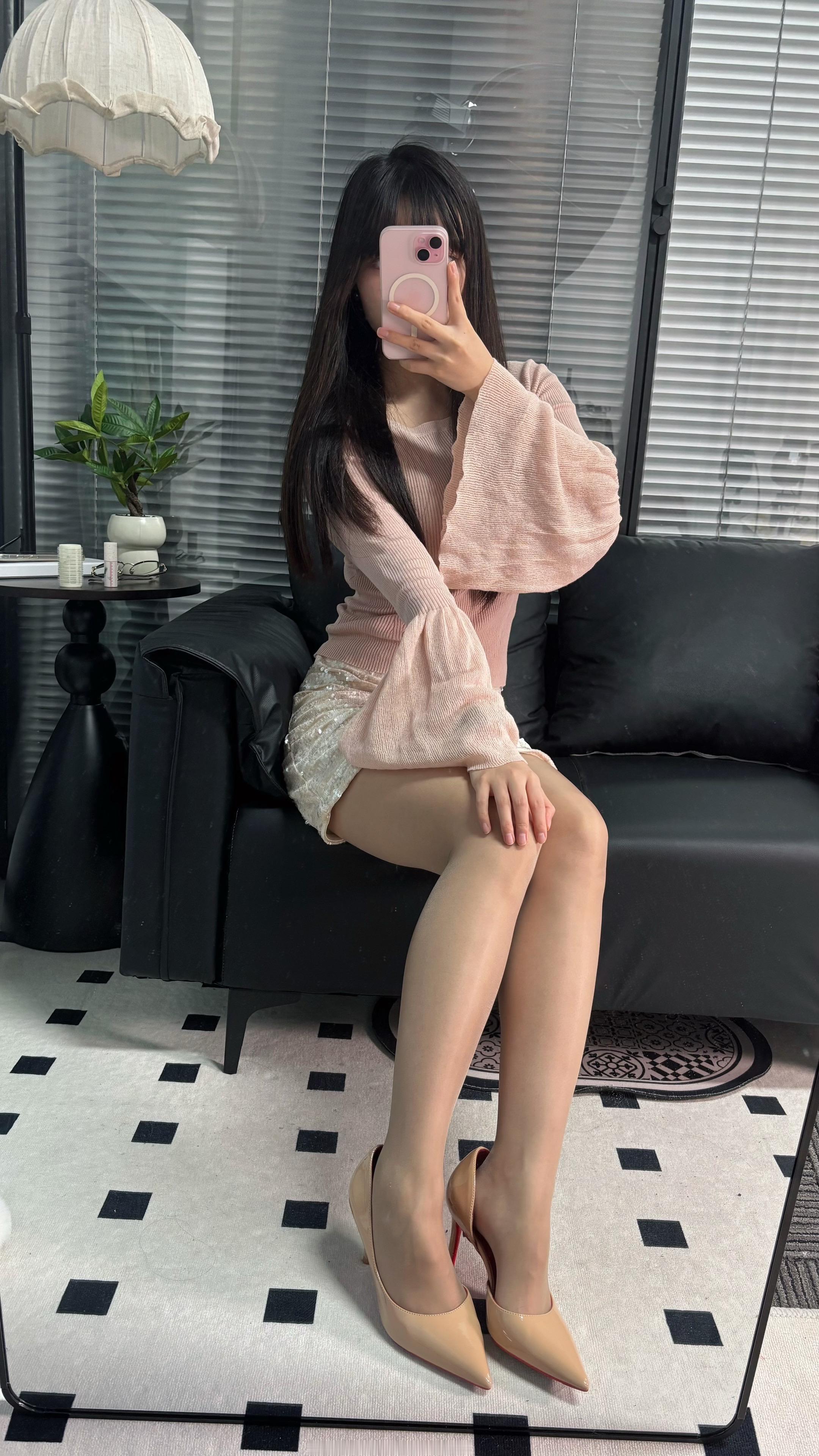 OOTD｜温柔纯欲，油亮丝袜真的太绝！今天这套直接戳中我的心巴！温柔...