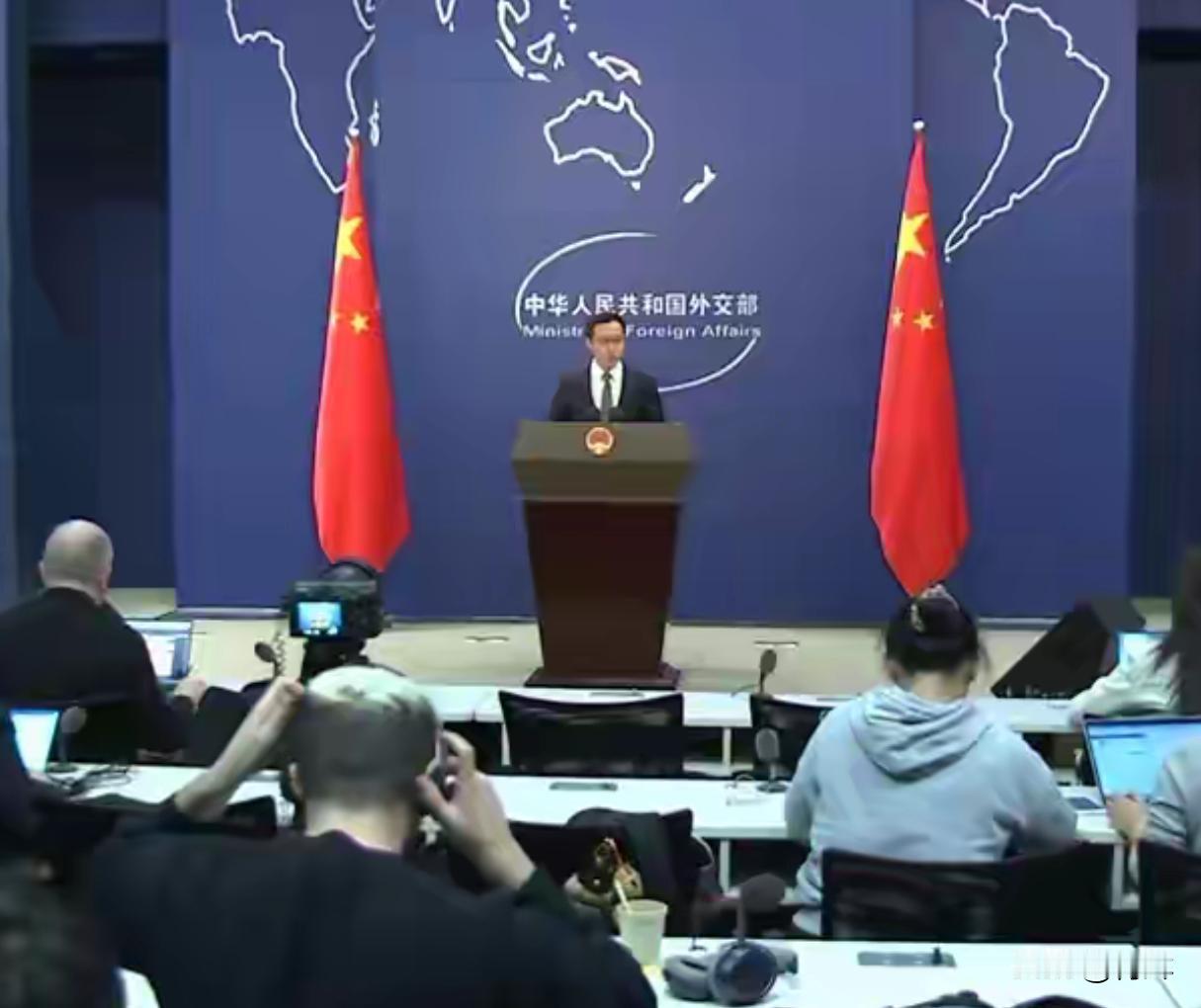 中美最大的不同:中国首次表态，将向伊朗直接提供物资3月17号当天在我国外交部的