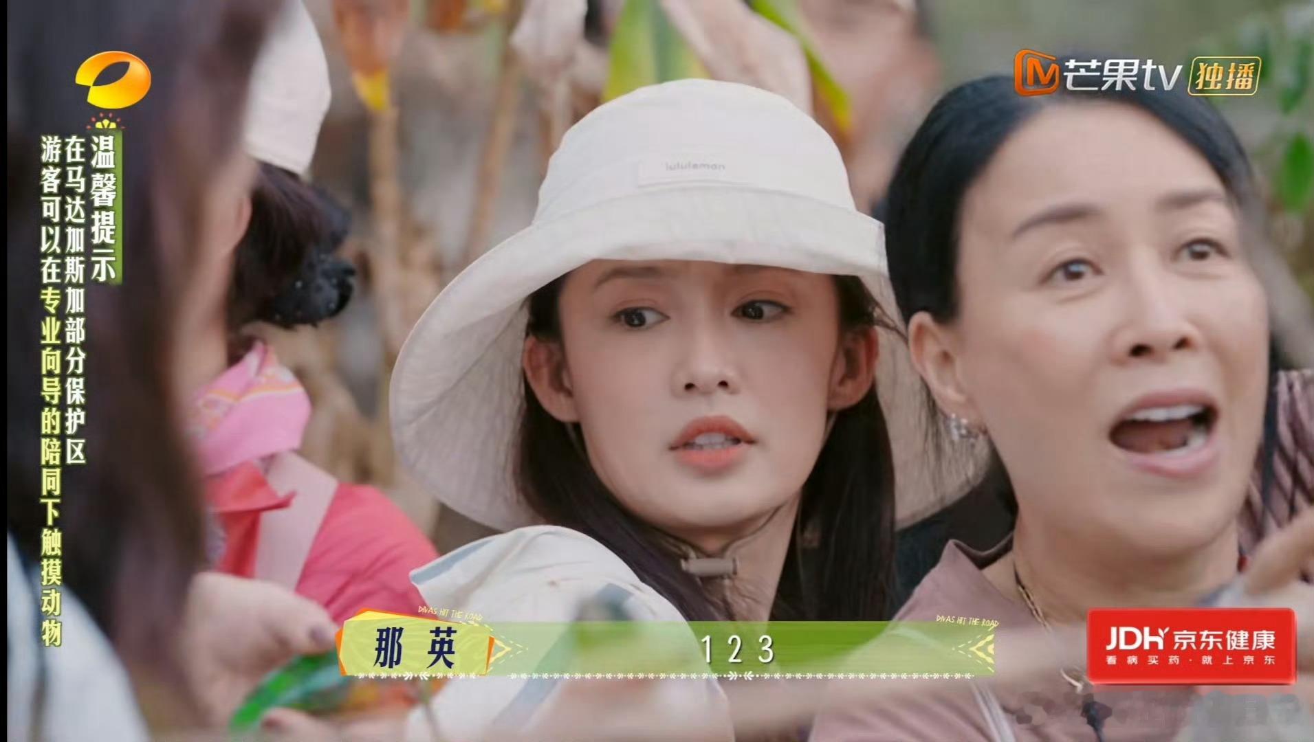 李沁来都来了我出门旅游就李沁这样，“来都来了”该体验的必须一个不少。女明星的