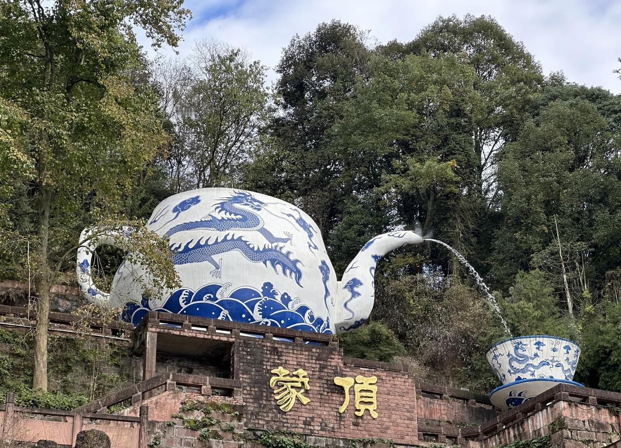 蒙顶山奖牌攻略🌟交通攻略早上七点半成都出发一个小时到雅安站出站后找旅游巴