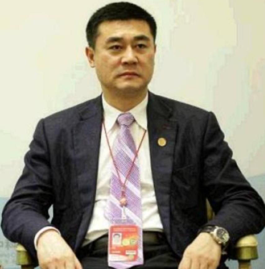 广东深圳的“黑老大”张伟，在狱中做梦都想不到，他曾经时刻佩戴的百达翡丽全球限量版