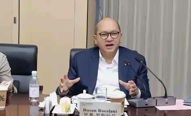 印尼这变脸速度也是绝了，之前折腾中资的时候毫不手软，现在经济扛不住了，又带着高官