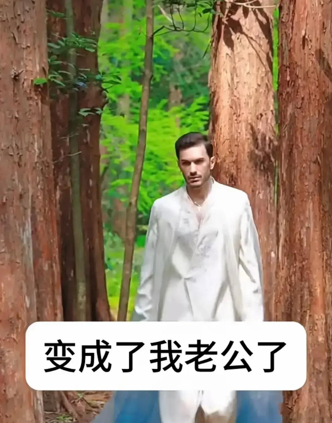 于文红一句“他不是我老公”，把罗兰多五年带娃直接清零。洋模特当初放下工作天天围