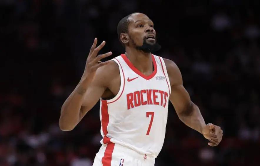 没空间，随便跑啥战术，五个人防三个人太轻松了，随便火箭球员往哪里跑，放两步，切你