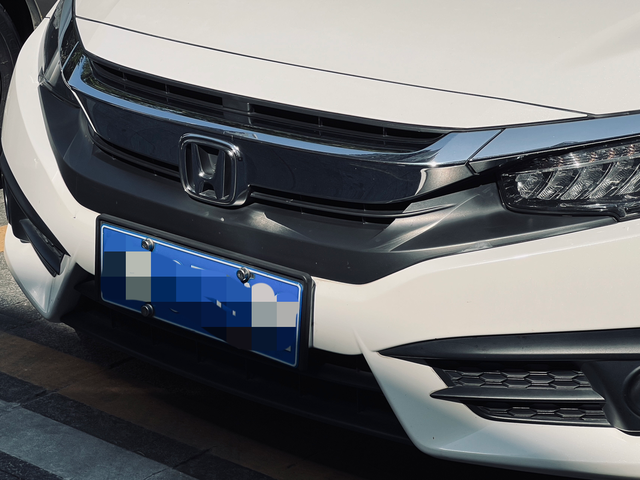 10年的10代思域发个帖，记录一下车龄还有5个月就满10年的10代思域尊贵版。