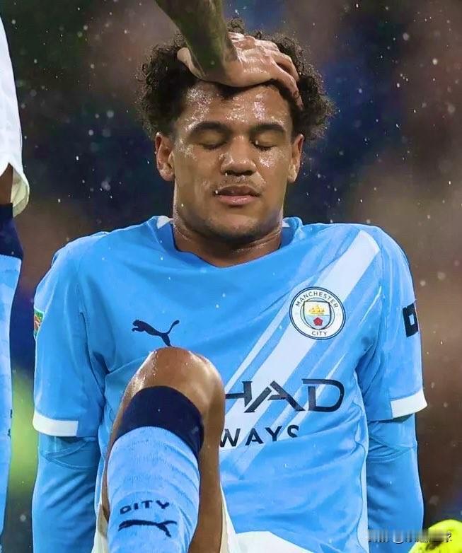 曼城当前伤病名单：-格瓦迪奥尔（胫骨骨折）——可能赛季报销-科瓦