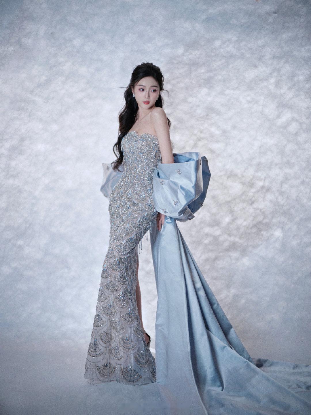 吴宣仪姐姐美人鱼般的身材​