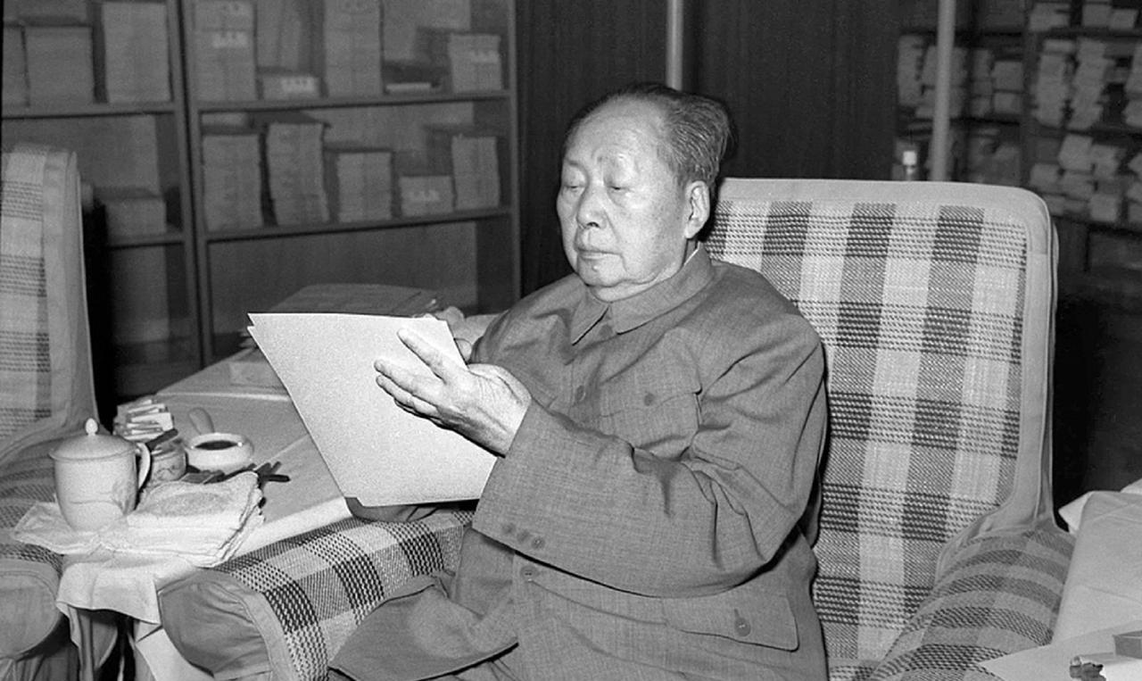 1969年8月31日老人家阅江某的请示信，批示：智取威虎山暂时不要改名。老人家
