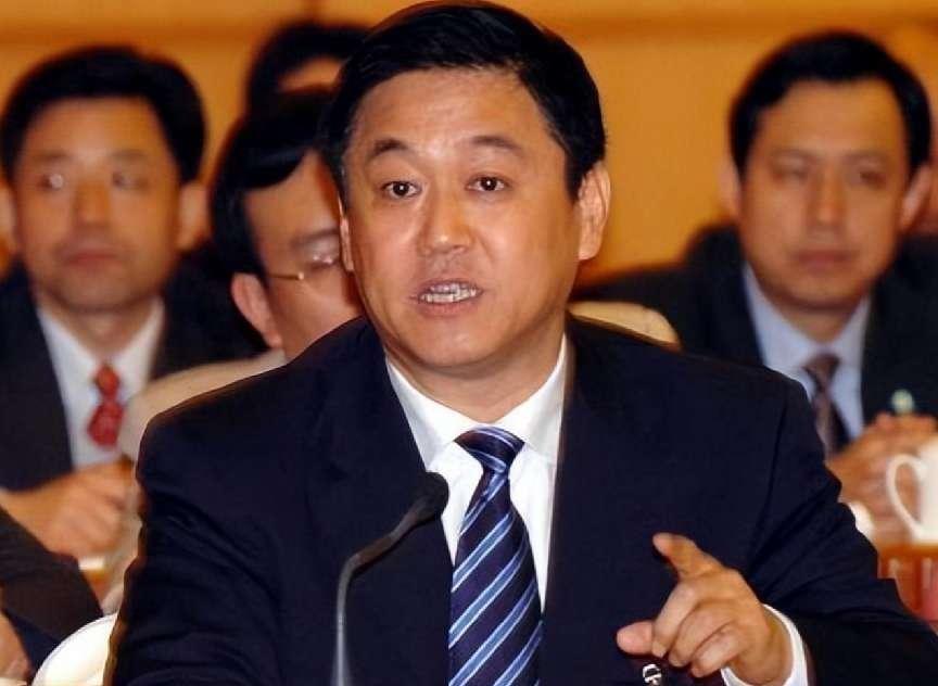 2000年1月，岳阳市委书记张昌平卸任之际，意外地发现自己无法离开市委的大