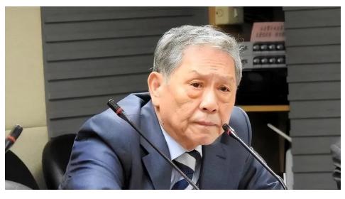 帅化民在一场讲座上，语气平静却掷地有声地说出：“巷战中谁分平民还是武装？听到动静