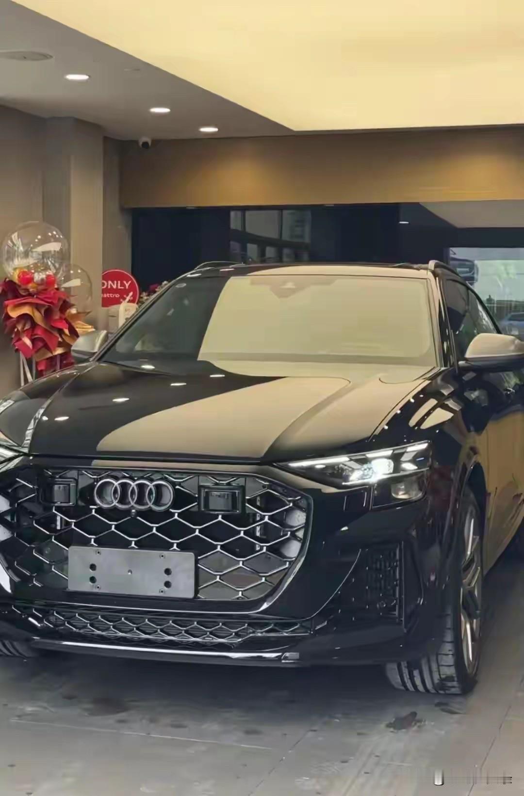 奥迪Q8真是一款相当出色的豪华SUV。它车身尺寸够大，长宽高分别为4986毫米、