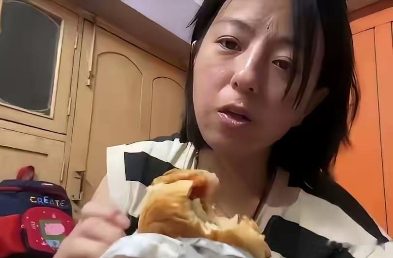 网红丹丹到了印度，状态立马变得和国内不一样了，虽然在印度的条件艰苦，但一点也不耽