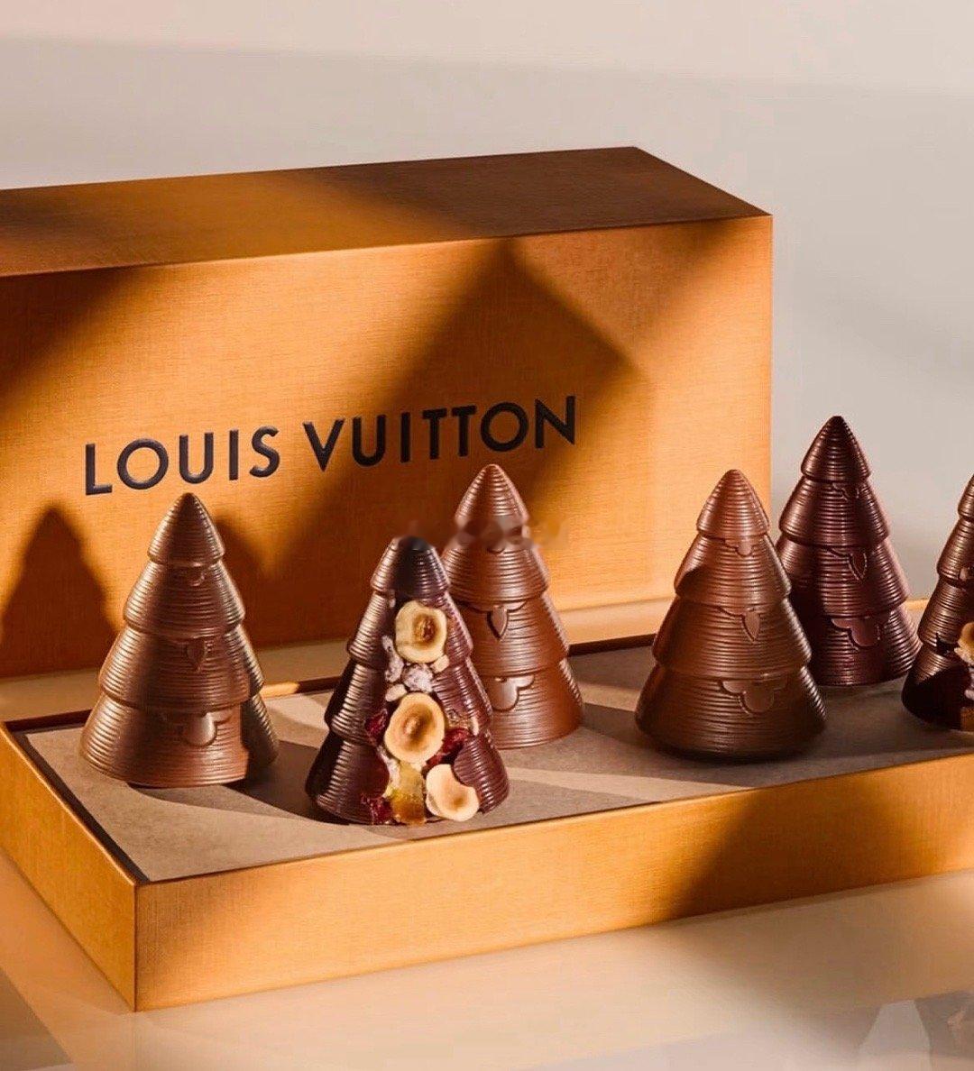 最近看到一组扎心数据：截至12月15日，近一年烘焙门店减少了8.7万家。2025