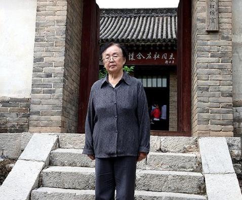 1960年，哈军工院长陈赓办公室冲进一个女孩，她大声问：“凭什么不录取我，我就要
