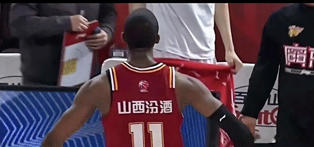 迪亚洛回归，山西球迷、自媒体腰杆又硬起来了？还话里话外的内涵广东队？以广东队